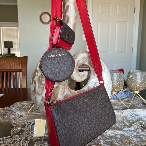 Michael Kors Crossbody with Tech Attached MK Signature - Picture 10 of 12